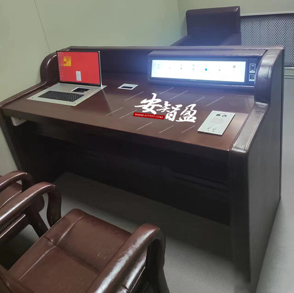 审讯桌